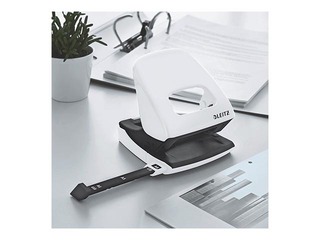 Офисный металлический дырокол Leitz 5008 Metal, 30л, белый