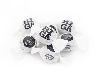 Piena šokolādes trifeles Pure Chocolate Rīga ar melleņu jogurta krēma pildījumu, 1kg