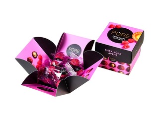 Šokolaaditrühvlid Pure Chocolate juustukoogi kreemi täidisega ja vaarika kaunistusega, 96 g