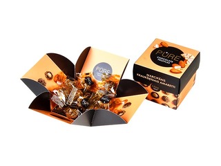 Šokolaaditrühvlid Pure Chocolate martsipanikreemi täidisega ja amaretti küpsise kaunistusega, 96 g