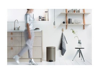 Pedaliga prügikast NewIcon, plaatina, 20l