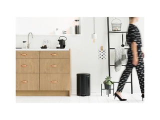 Pedaliga prügikast NewIcon, matt must, 20l