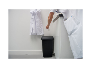 Atkritumu tvertne QuartzLine, melna, 43l