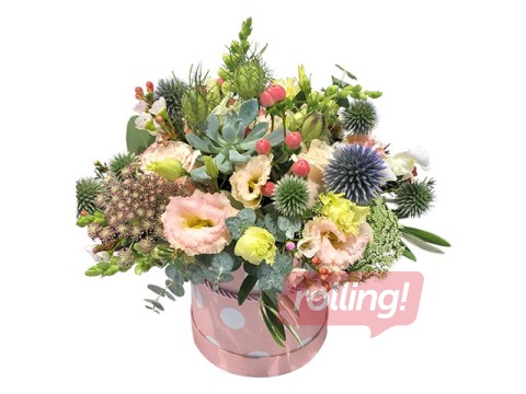 Flower arrangement in a box 