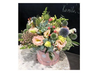 Flower arrangement in a box 