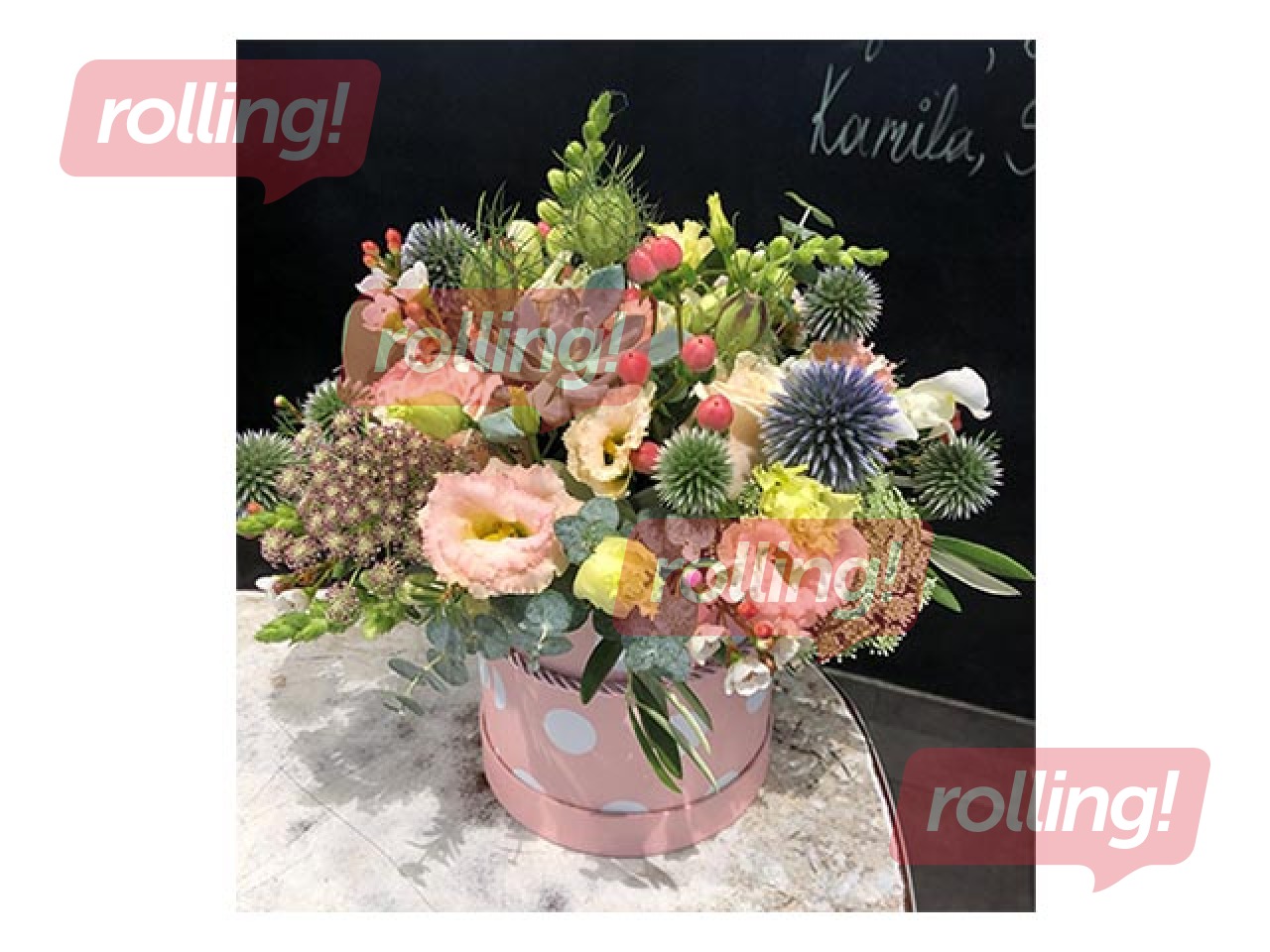 Flower arrangement in a box 